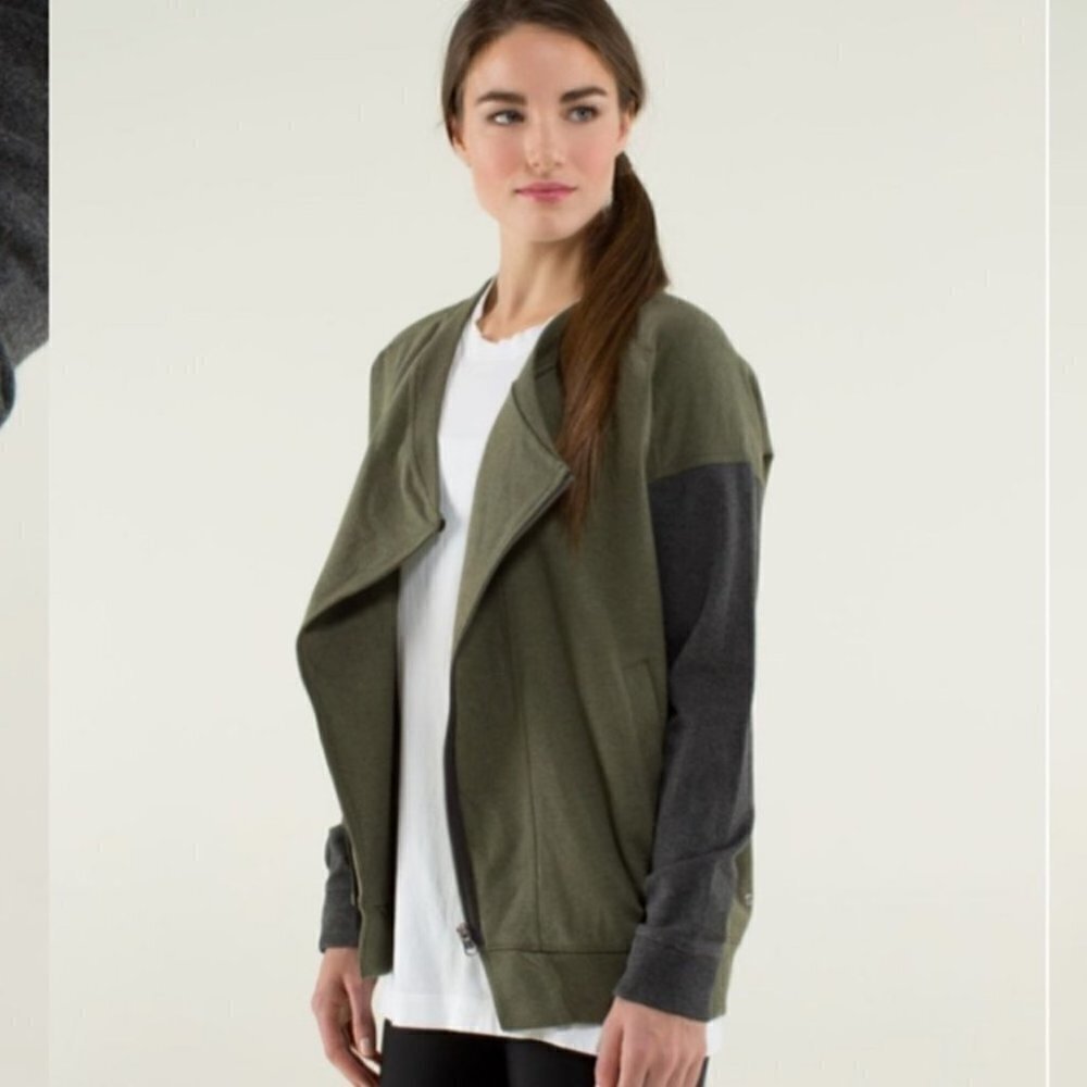 𝅺LULULEMON Mula Bundle WrapHeathered Fatigue Green / Heathered Dark Grey sz 4
